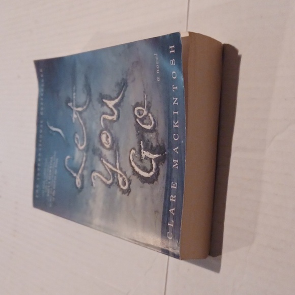 $4 Add-on "I Let You Go" by Clare MacKintosh - Paperback Novel - Picture 4 of 9
